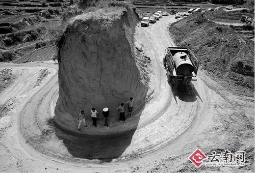 云南大理修公路拆毁唐代古城墙&nbsp;副市长被免